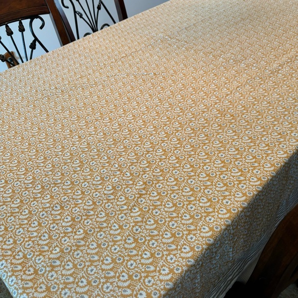 Williams Sonoma-Pattern Tablecloth in gold/grey/cream Paisley Print-100% cotton - Picture 8 of 9